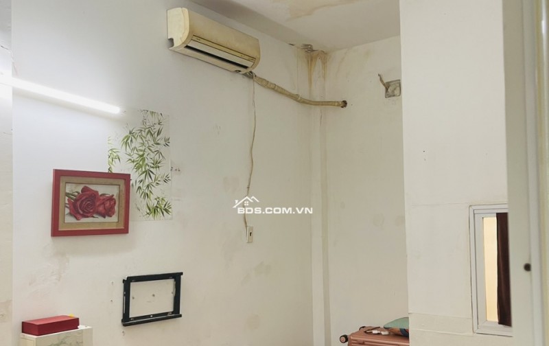 Bán Nhà MẶT TIỀN 341 LẠC LONG QUÂN 33m2- 2Tầng - 6,5TỶ-P5.Q11